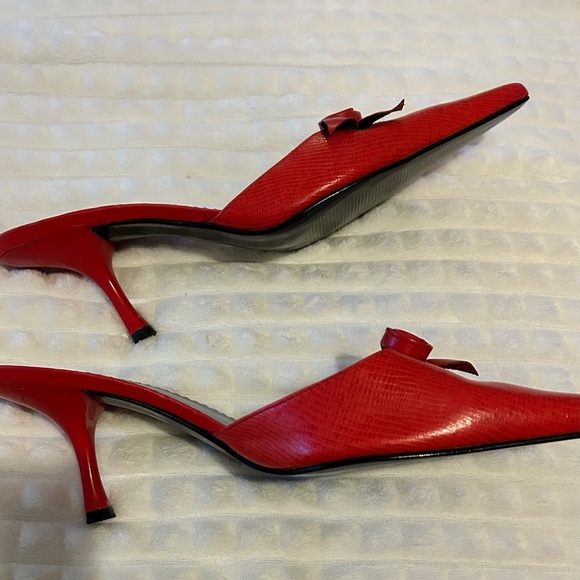 BCBG Shoes - Picture 3 of 8